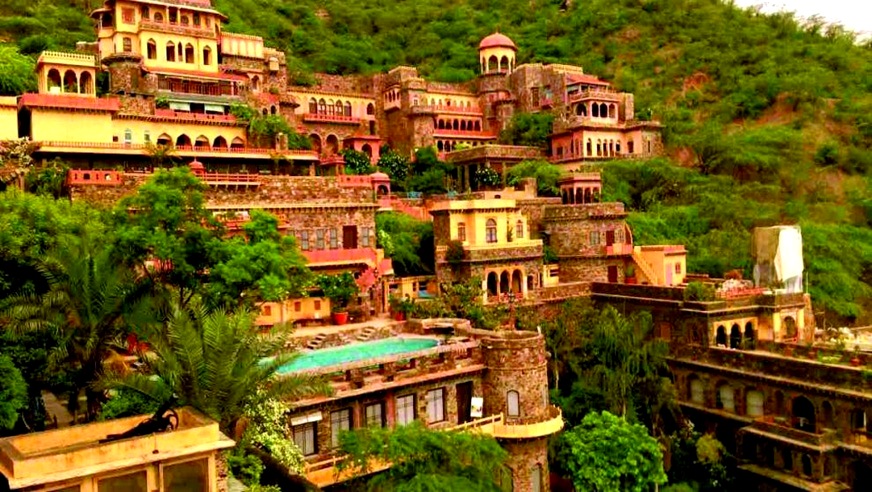 Neemrana Fort Weekend Tour